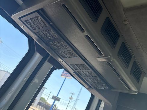 Used 2011 Mercedes-Benz Sprinter 2500 image 10