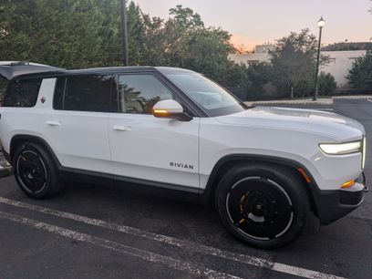 Used 2025 Rivian R1S Premium