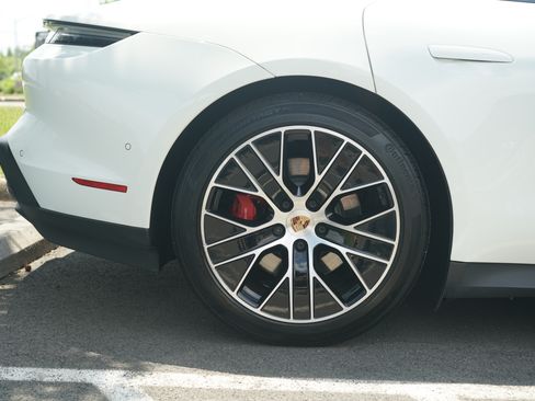 Used 2025 Porsche Taycan 4S AWD/4WD image 10