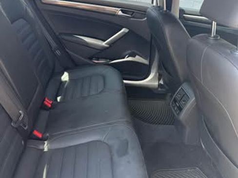 Used 2018 Volkswagen Passat 2.0T SEL Premium image 12