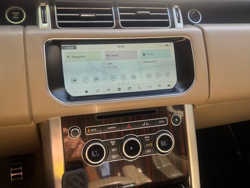 Used 2017 Land Rover Range Rover Long Wheelbase Supercharged image 10