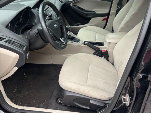 Used 2015 Ford Focus SE w/ SE Ecoboost Package FWD image 12