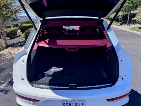 Used 2021 Bentley Bentayga image 12