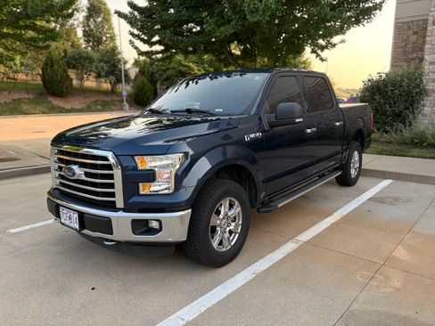 Used 2015 Ford F150 XLT w/ Equipment Group 301A Mid AWD/4WD image 10
