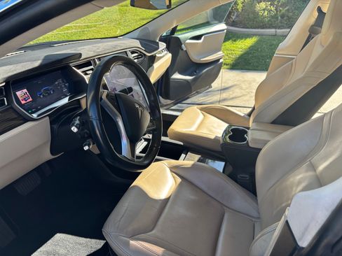 Used 2015 Tesla Model S 70D image 11