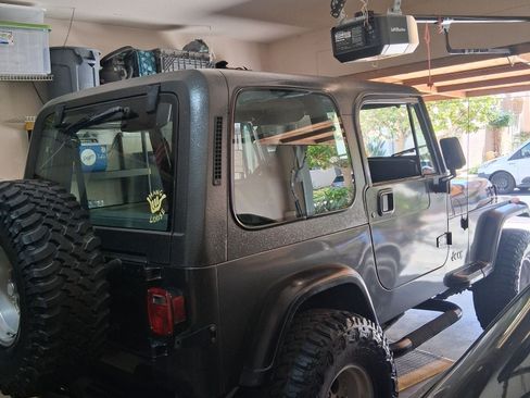 Used 1993 Jeep Wrangler 4WD image 9