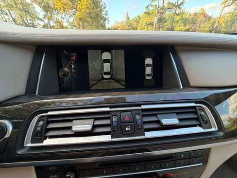 Used 2014 BMW 750i image 25