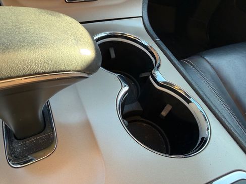 Used 2015 Jeep Grand Cherokee Limited w/ Trailer Tow Group IV image 12