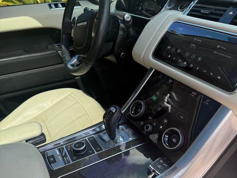 Used 2020 Land Rover Range Rover Sport HSE image 15