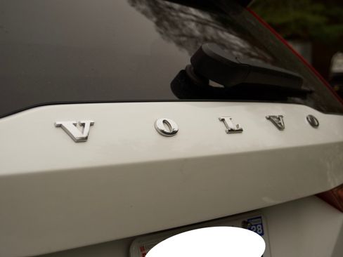 Used 2025 Volvo V60 B5 Cross Country Plus image 8