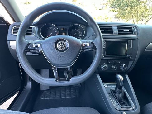 Used 2016 Volkswagen Jetta SE FWD image 11
