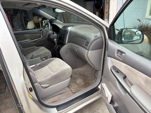 Used 2009 Toyota Sienna LE image 13