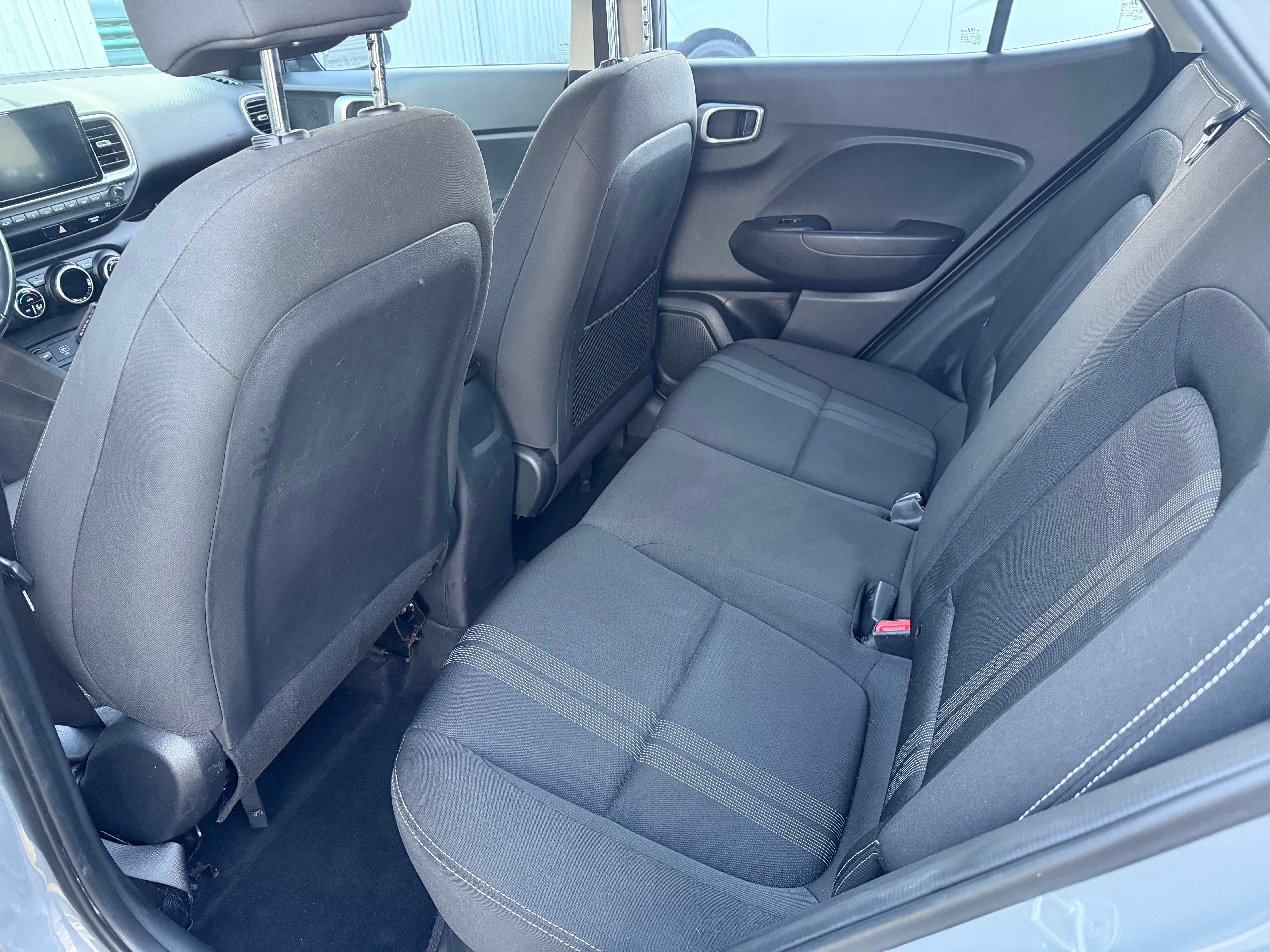 Used 2021 Hyundai Venue SE FWD image 13