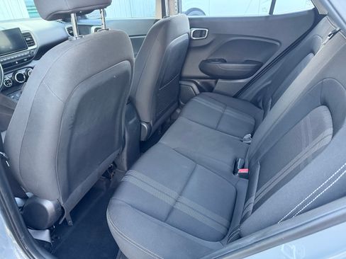 Used 2021 Hyundai Venue SE FWD image 13