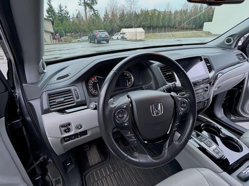 Used 2017 Honda Pilot Touring image 14