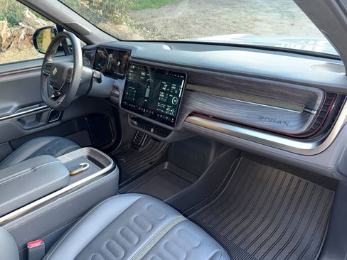 Used 2022 Rivian R1T Adventure image 13