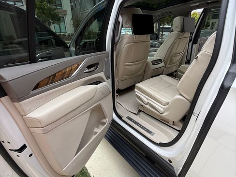 Used 2021 Cadillac Escalade ESV Sport Platinum AWD/4WD image 15