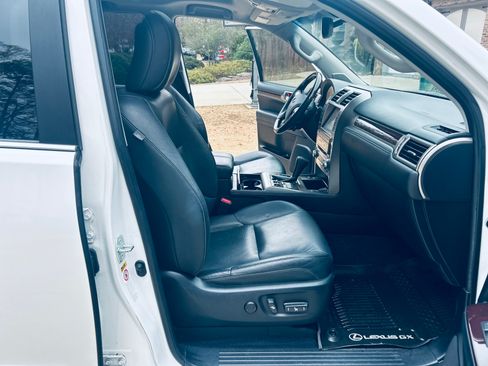 Used 2019 Lexus GX 460 image 12
