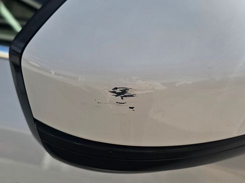 Used 2018 Jaguar E-PACE S image 9