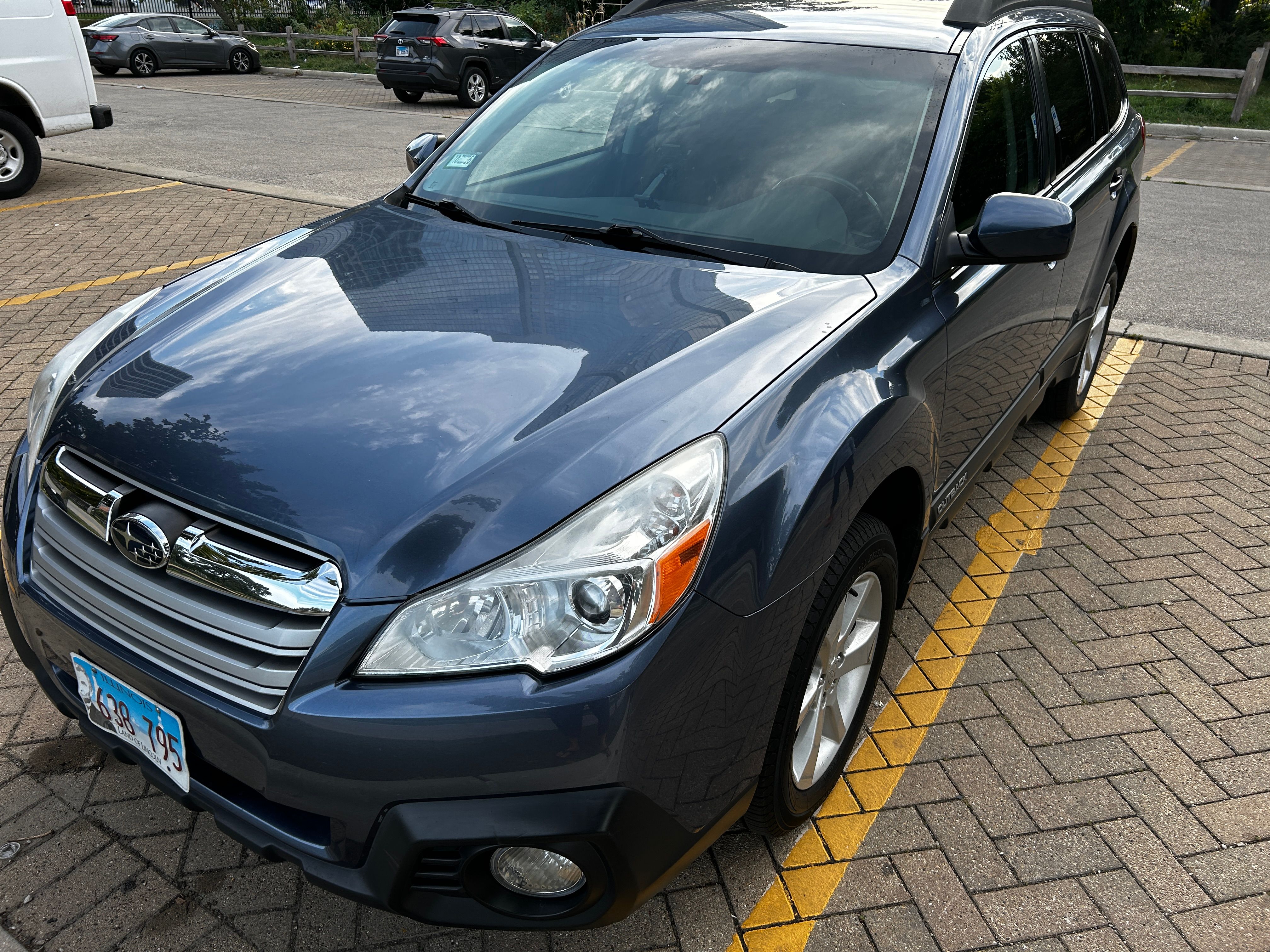 Used 2013 Subaru Outback 2.5i Premium w/ All-Weather Pkg AWD/4WD image 4