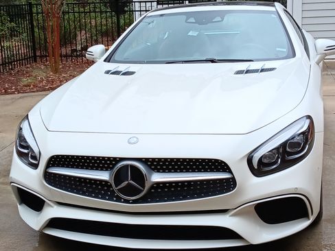 Used 2017 Mercedes-Benz SL 550 image 1