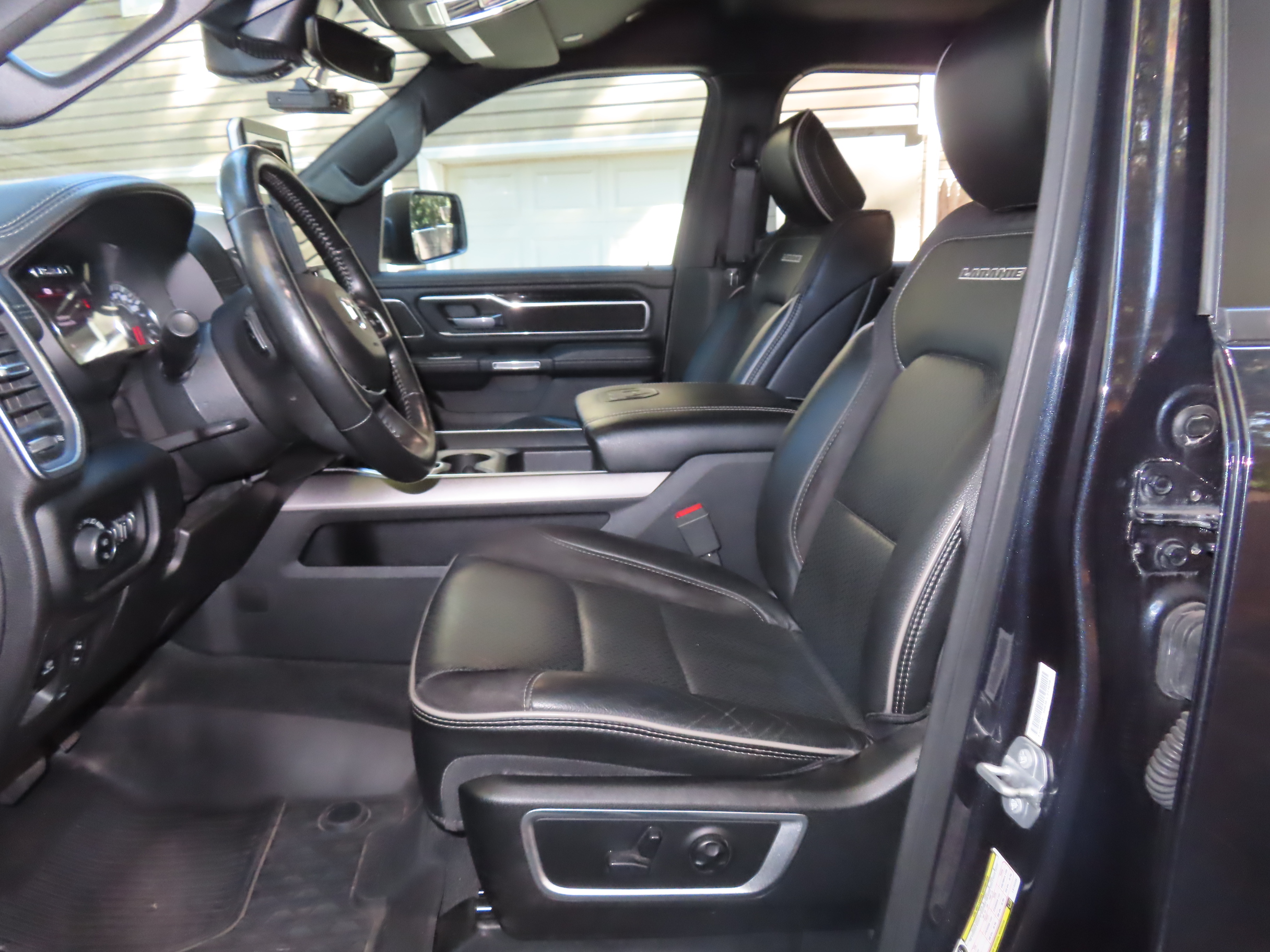 Used 2020 RAM 1500 Laramie AWD/4WD image 14