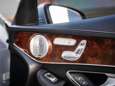 Used 2017 Mercedes-Benz GLC 300 4MATIC image 6