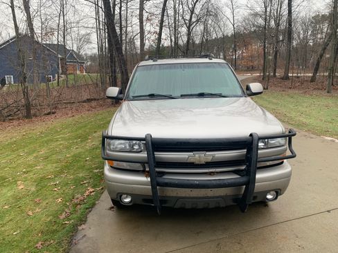 Used 2005 Chevrolet Suburban Z71 w/ Preferred Equipment Group image 4