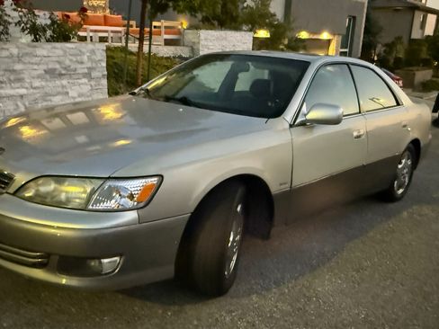 Used 2000 Lexus ES 330 image 2