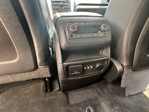 Used 2012 Chevrolet Traverse LT FWD image 16