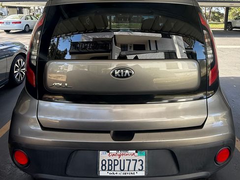 Used 2018 Kia Soul FWD image 1
