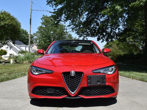 Used 2019 Alfa Romeo Giulia Ti Sport w/ Quick Order Package 22S Sport AWD/4WD image 8