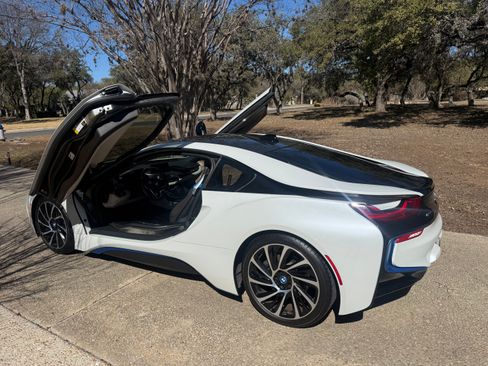 Used 2016 BMW i8 image 13