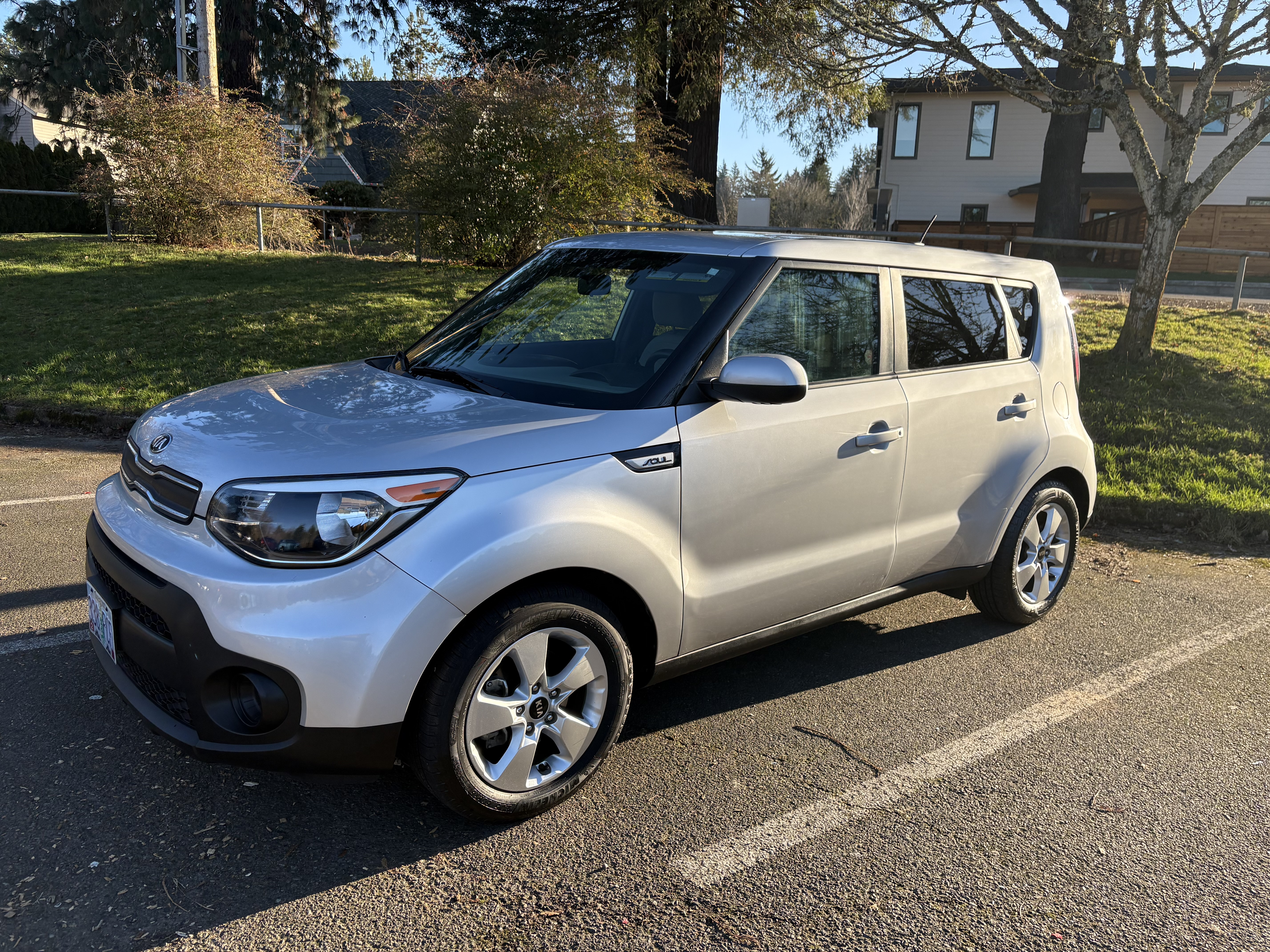 Used 2018 Kia Soul FWD image 1