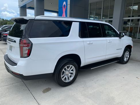 Used 2023 Chevrolet Suburban LT image 4