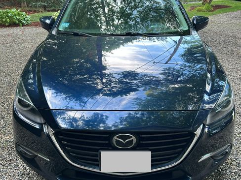 Used 2018 MAZDA MAZDA3 Grand Touring w/ Premium Equipment Package FWD image 2