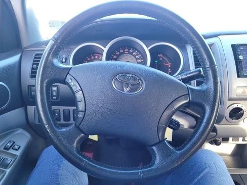 Used 2010 Toyota Tacoma 4x4 Double Cab w/ TRD Sport Pkg image 11