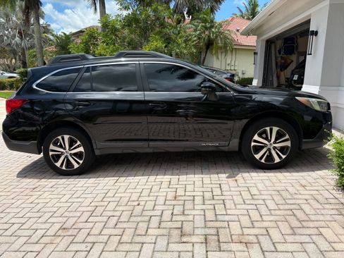 Used 2018 Subaru Outback 2.5i Limited image 2