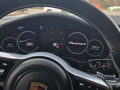 Used 2018 Porsche Panamera image 8