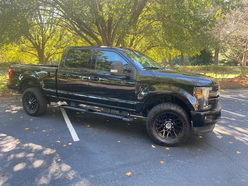 Used 2019 Ford F250 Lariat image 2