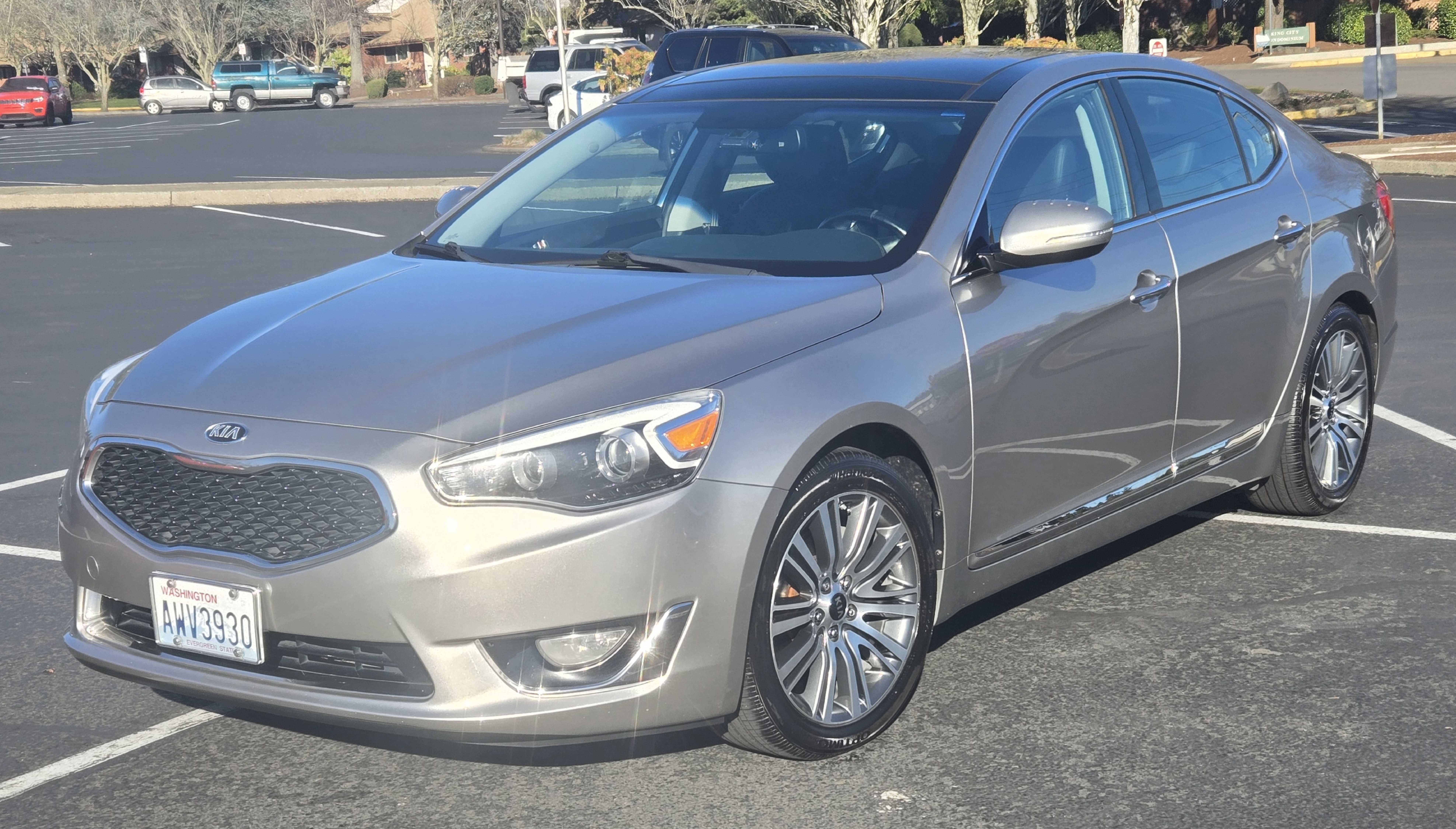 Used 2015 Kia Cadenza Premium w/ Luxury Package FWD image 10