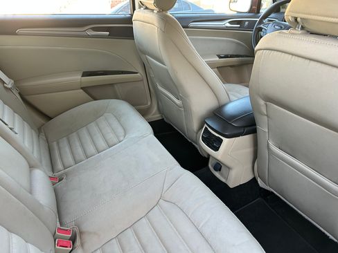 Used 2015 Ford Fusion SE image 11
