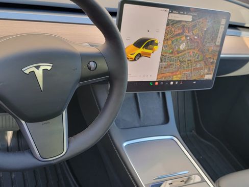 Used 2023 Tesla Model Y AWD image 5