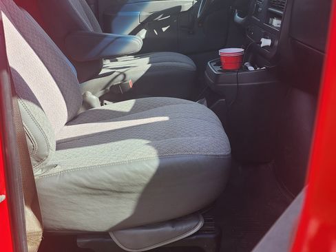 Used 2016 GMC Savana 3500 image 4