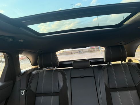 Used 2018 Land Rover Range Rover Velar R-Dynamic SE image 10