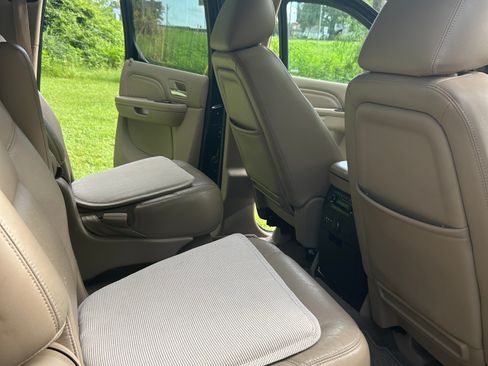 Used 2013 Cadillac Escalade ESV Luxury RWD image 11