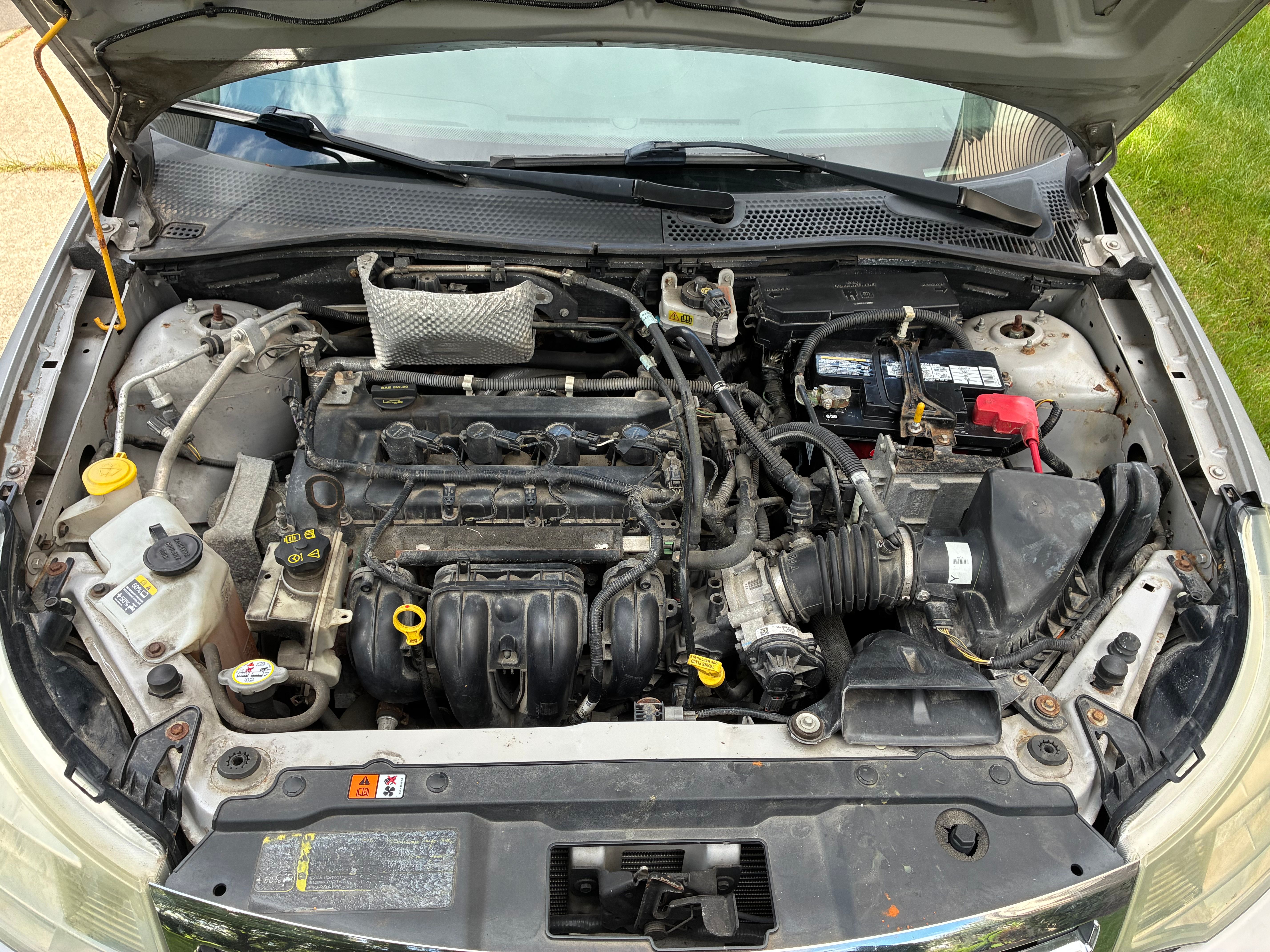Used 2010 Ford Focus SE FWD image 2