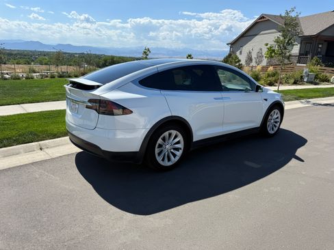 Used 2018 Tesla Model X 75D AWD/4WD image 5