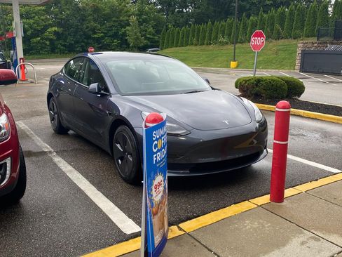 Used 2023 Tesla Model 3 Standard Range RWD image 5