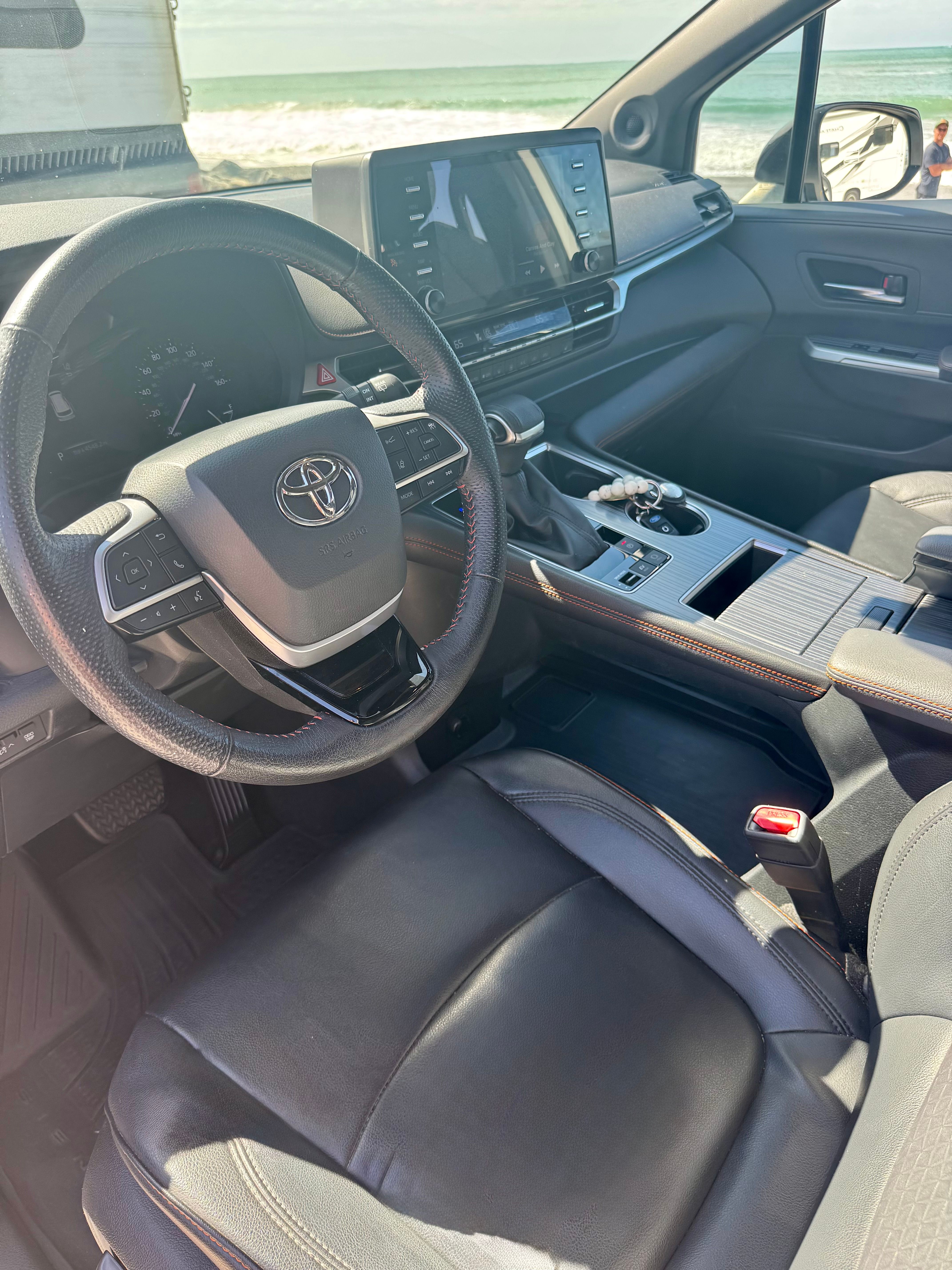 Used 2022 Toyota Sienna XSE w/ XSE Plus Package AWD/4WD image 8
